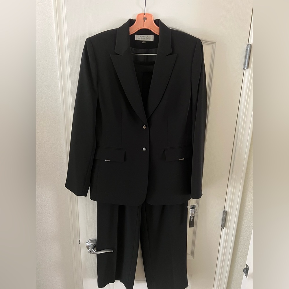 NWT Tahari Women’s Business Pant Suit